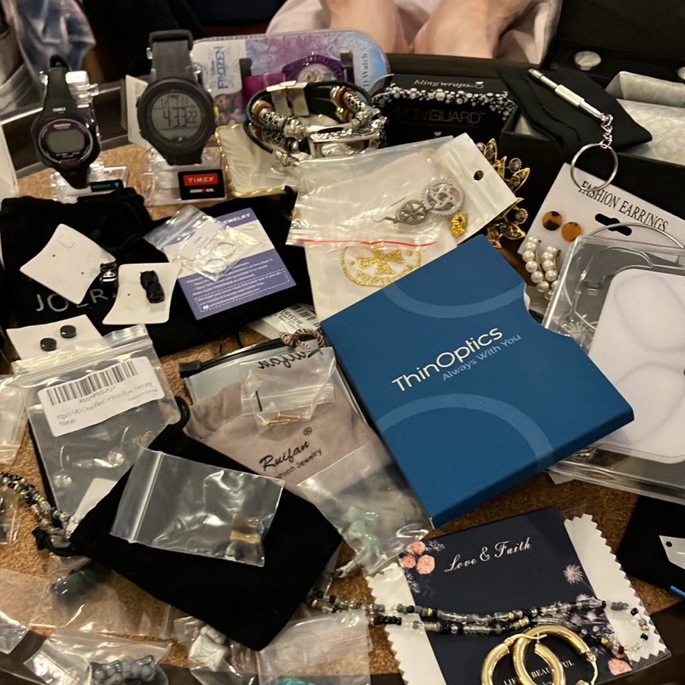 Big lot of ladies assorted jewelry over $1200 retail value, super deal!!!